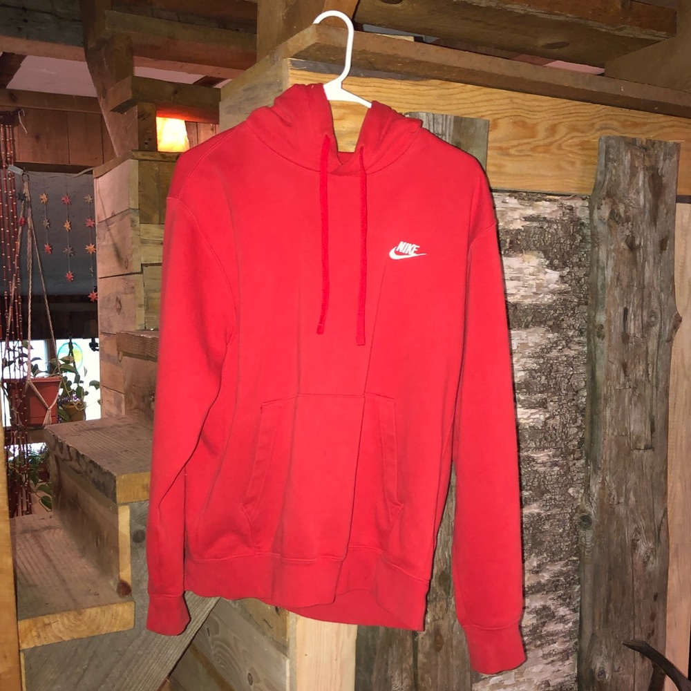 RED NIKE SWEATSHIRT